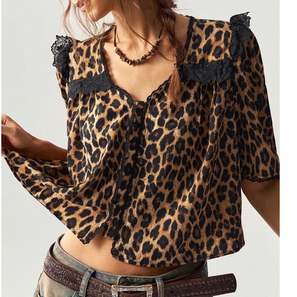 Classic Leopard print Lace Button Short Sleeve Blouse - Picture 1 of 5